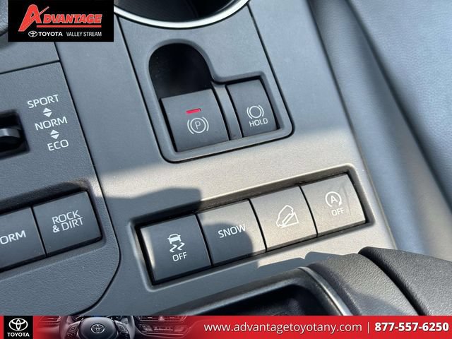 Certified 2021 Toyota Highlander XLE AWD/4WD image 38