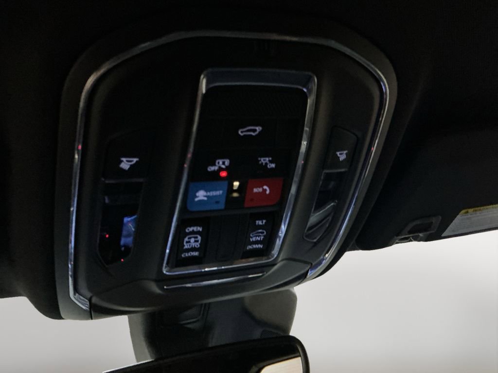 Used 2024 Jeep Grand Cherokee Laredo X w/ Luxury Tech Group I image 31