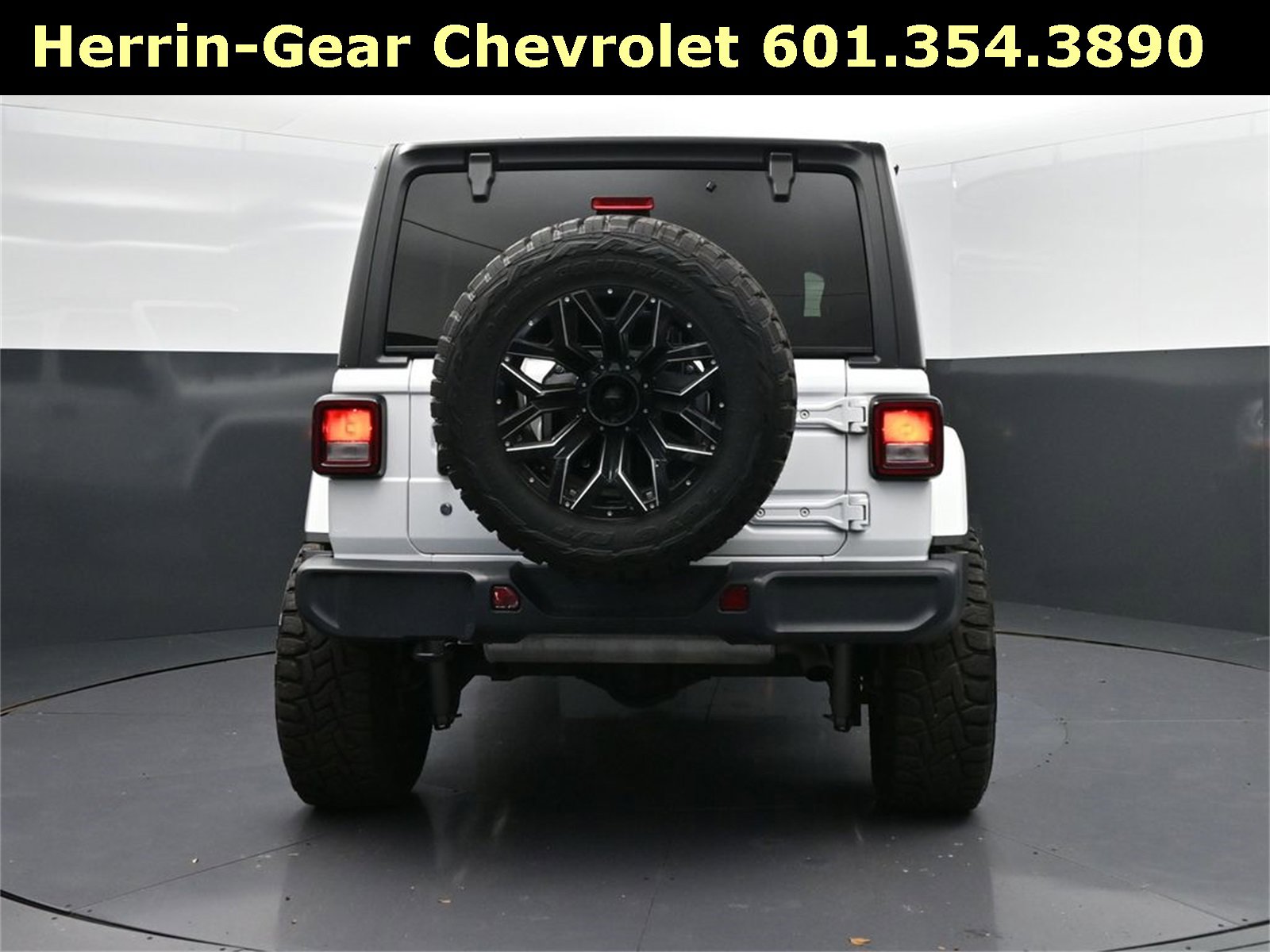 Used 2019 Jeep Wrangler Unlimited Sahara image 6