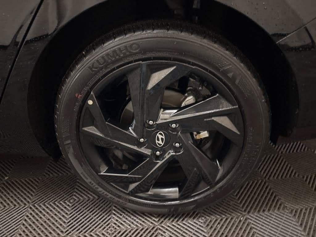 New 2026 Hyundai Elantra Sport FWD image 17