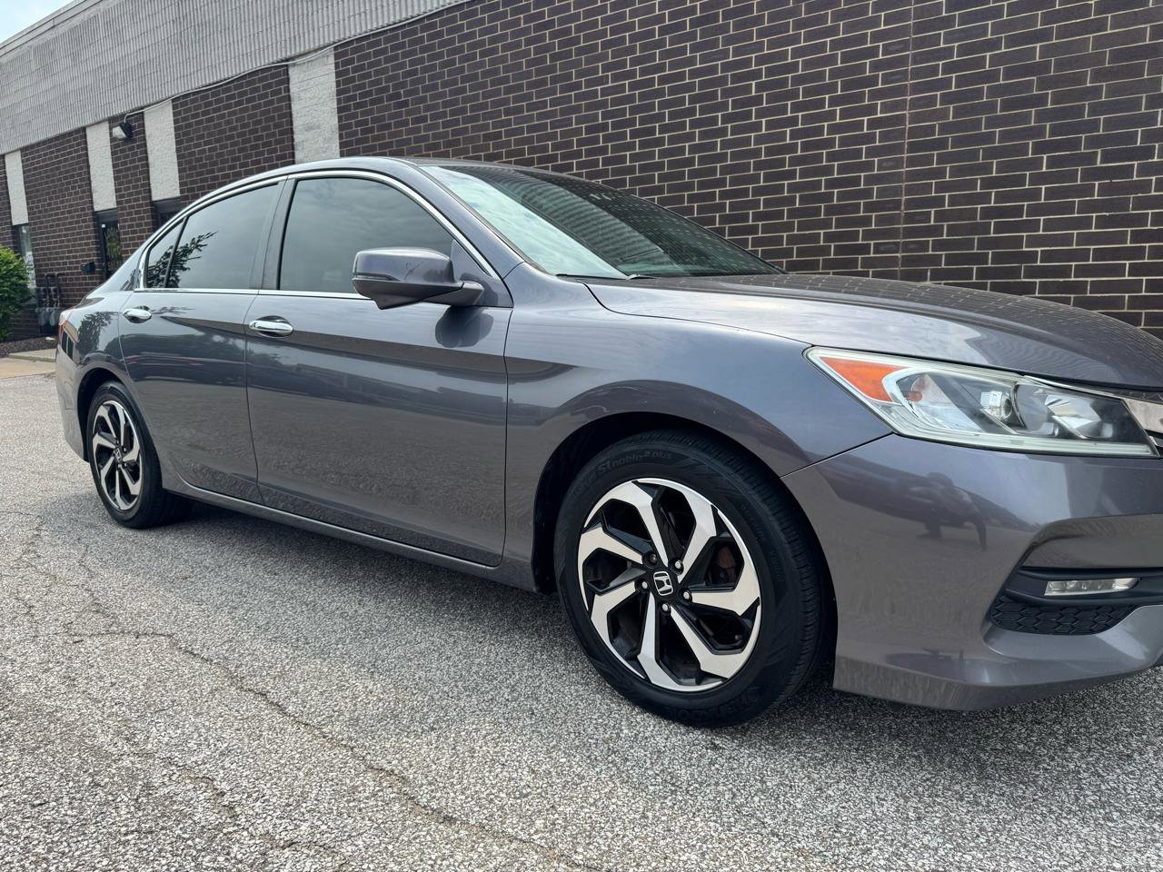 Used 2017 Honda Accord EX-L image 29