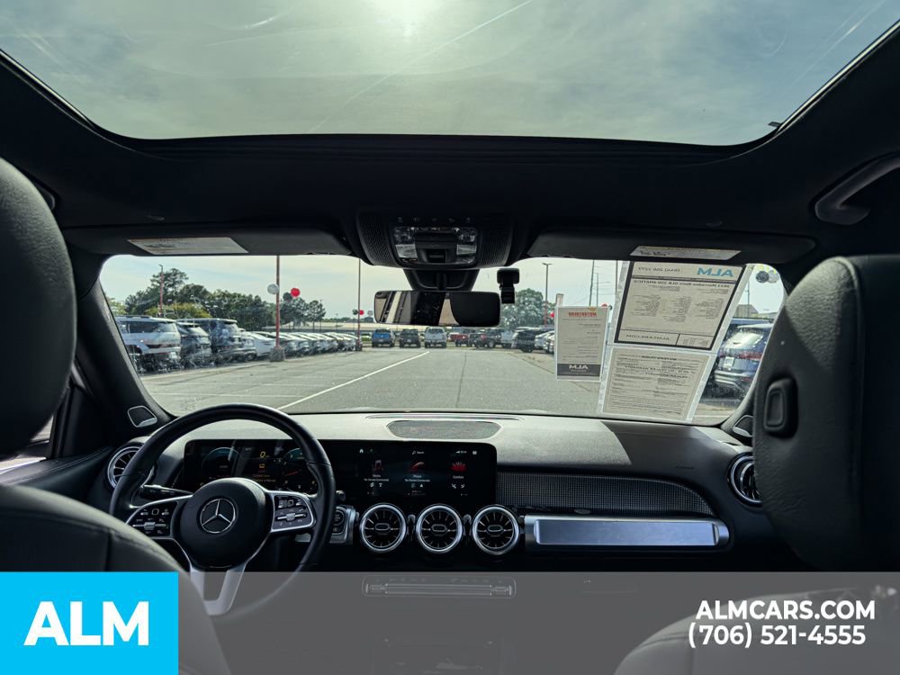 Used 2022 Mercedes-Benz GLB 250 4MATIC w/ Premium Package image 18