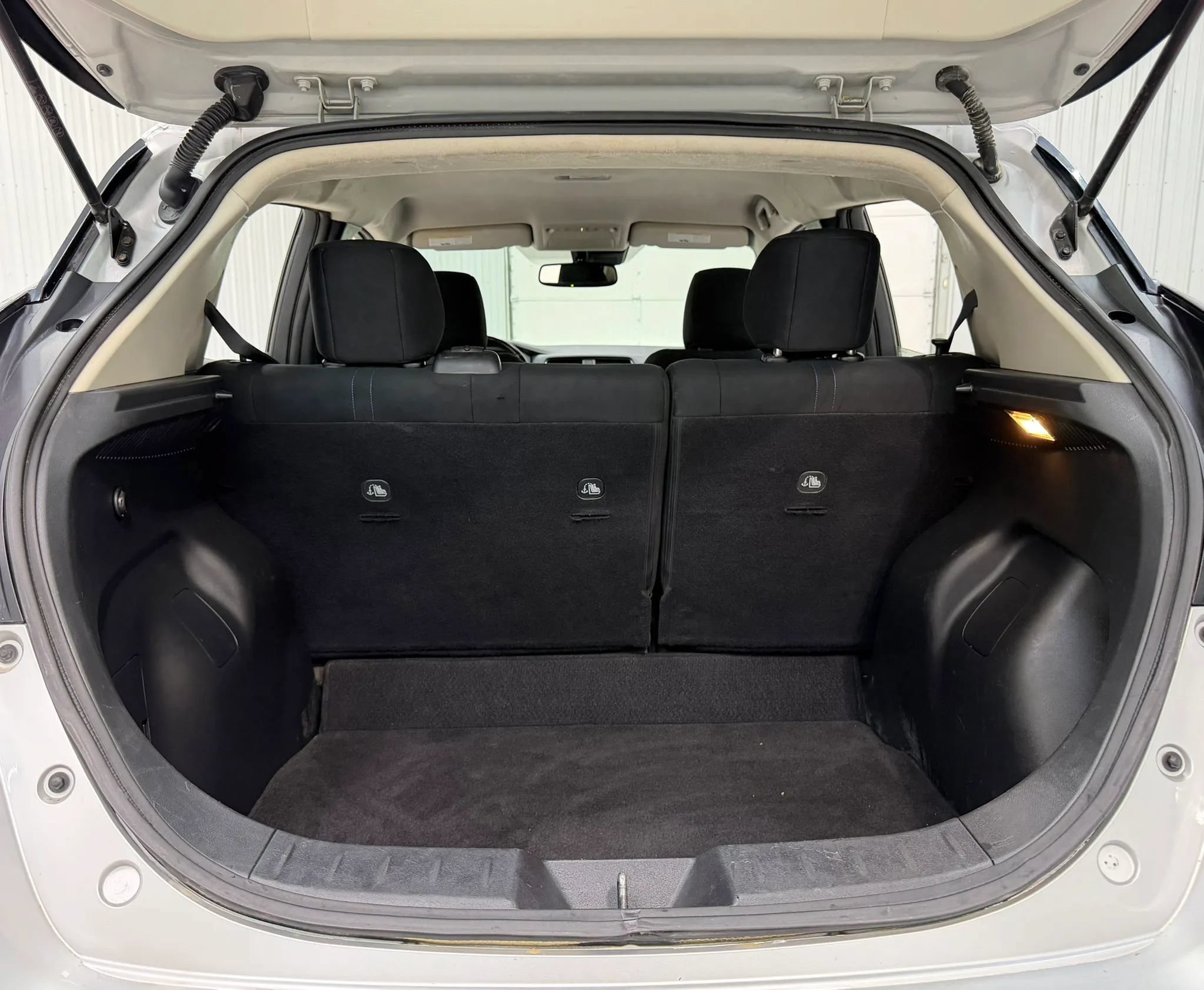 Used 2018 Nissan Leaf SV w/ SV Technology Package FWD image 17