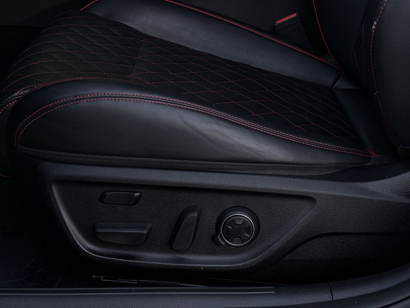 Used 2023 Genesis G70 3.3T w/ Sport Prestige Package image 14