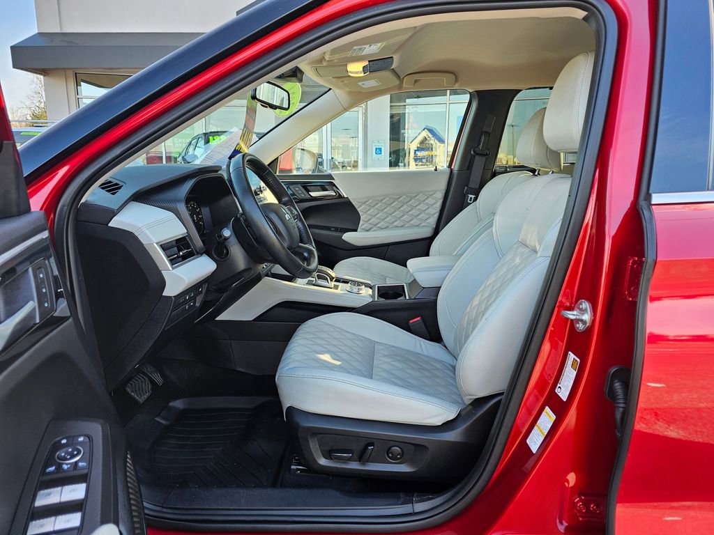 Used 2024 Mitsubishi Outlander SEL image 17