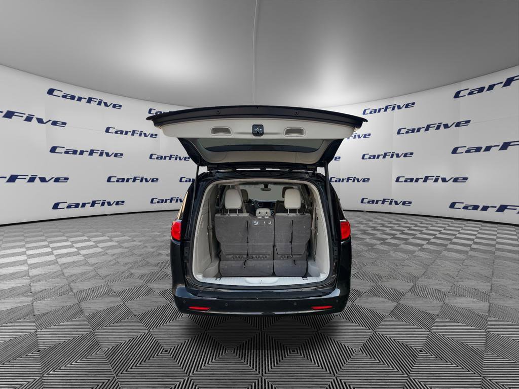 Used 2020 Chrysler Voyager Lxi image 14