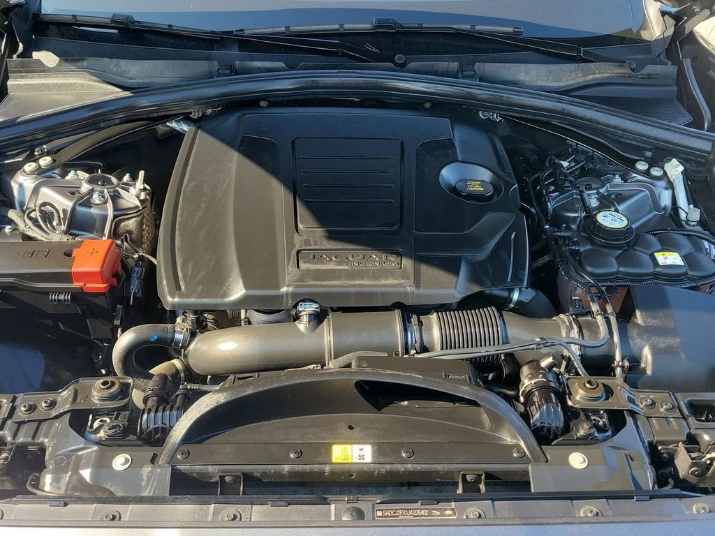 Used 2018 Jaguar F-PACE Premium image 30