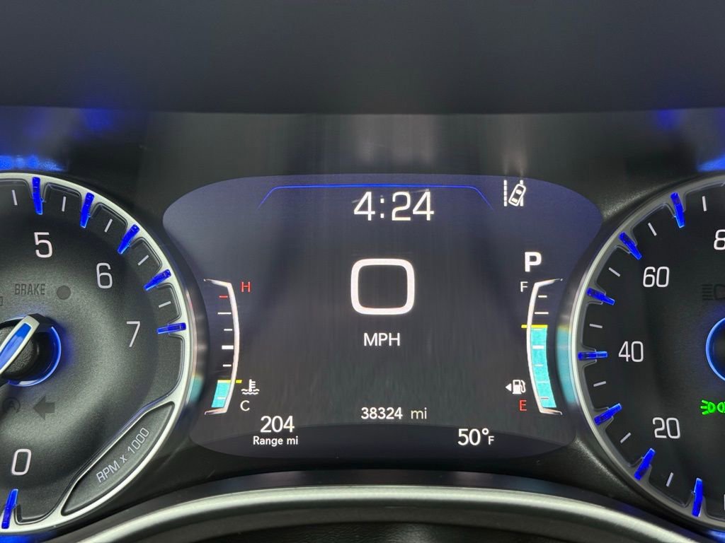 Used 2025 Chrysler Pacifica Select image 10