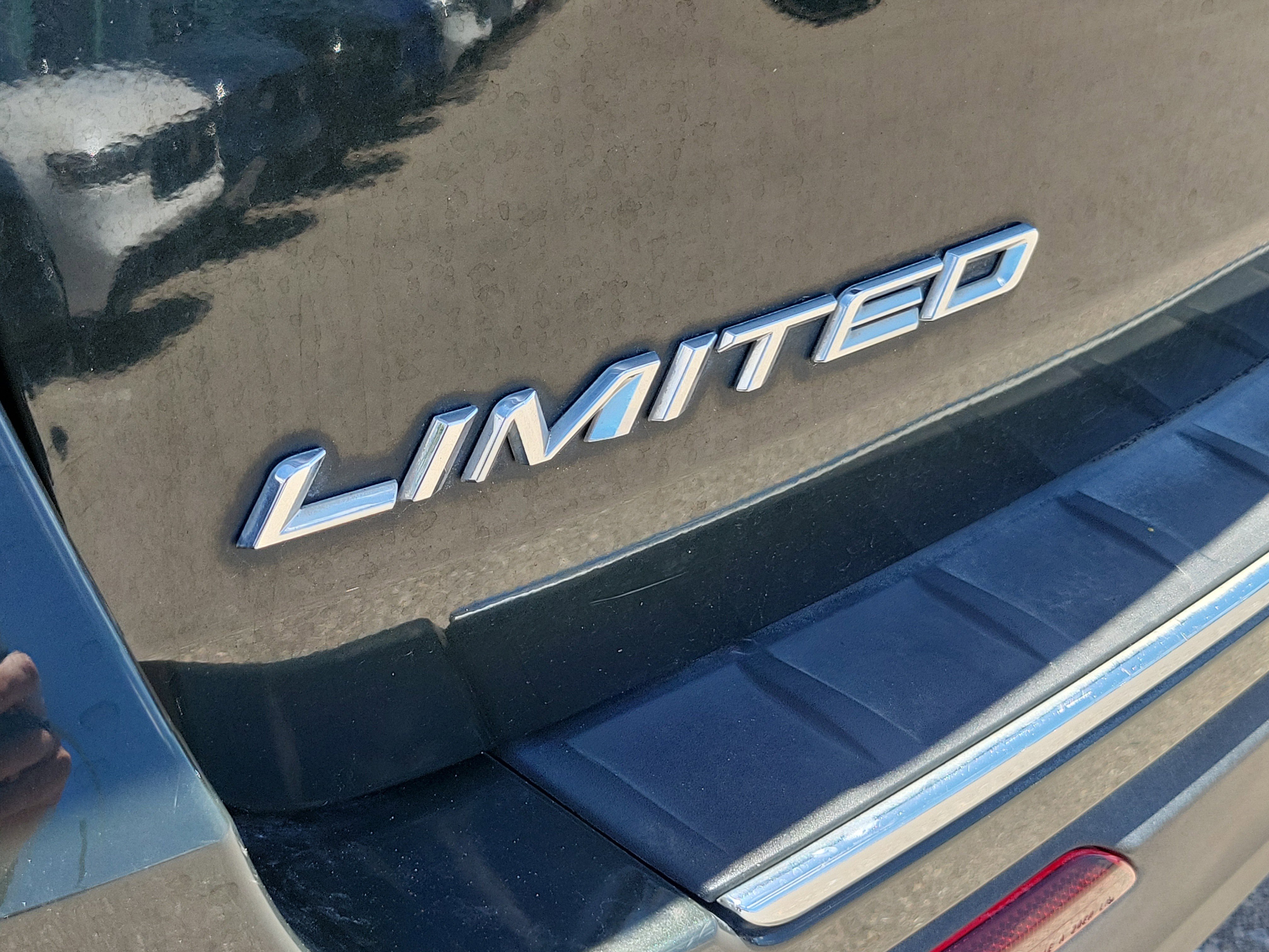 Used 2023 Ford Explorer Limited w/ Equipment Group 301A image 8