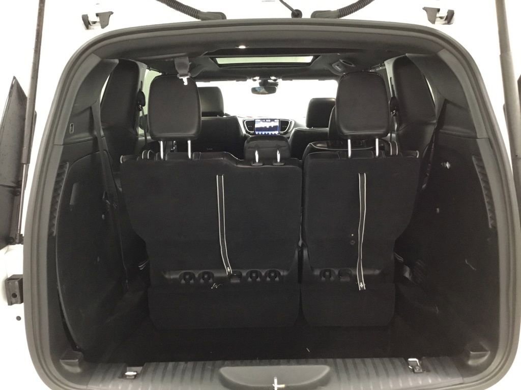Used 2025 Chrysler Pacifica Limited image 36