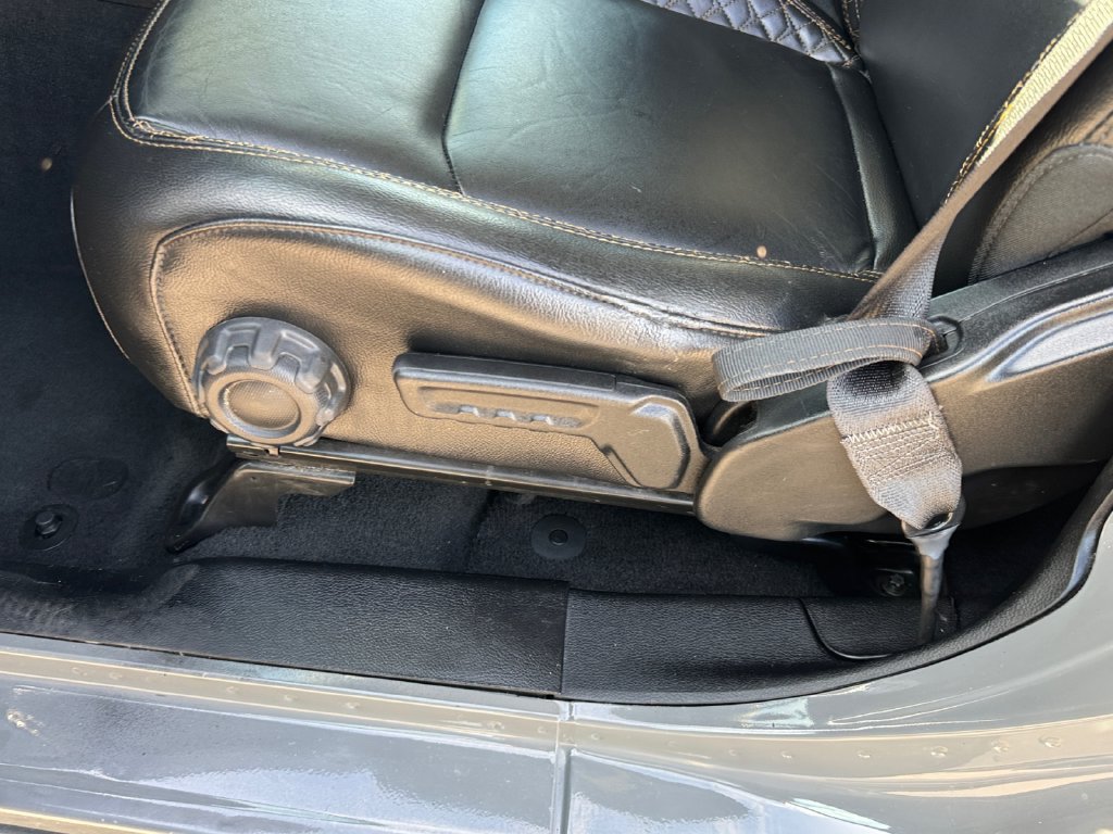 Used 2023 Jeep Gladiator Overland AWD/4WD image 16