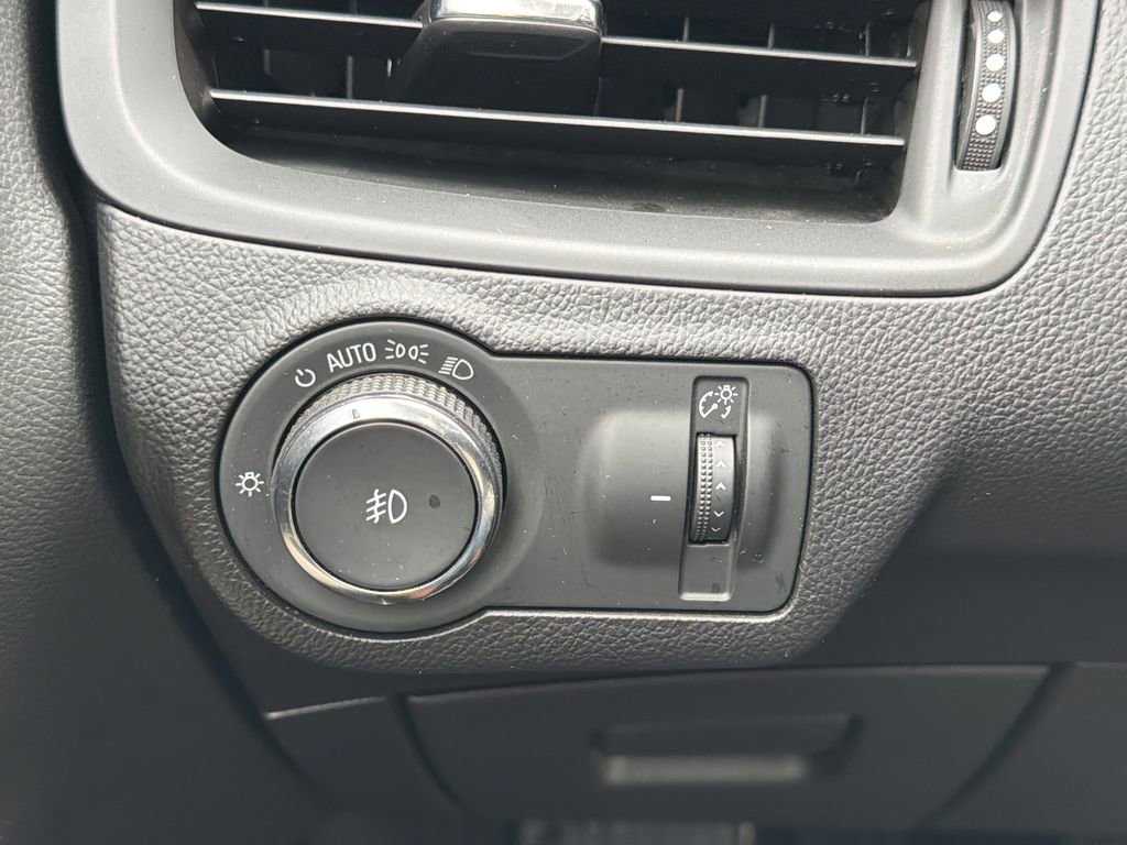 Used 2020 Buick Envision Essence w/ Experience Buick Package image 15