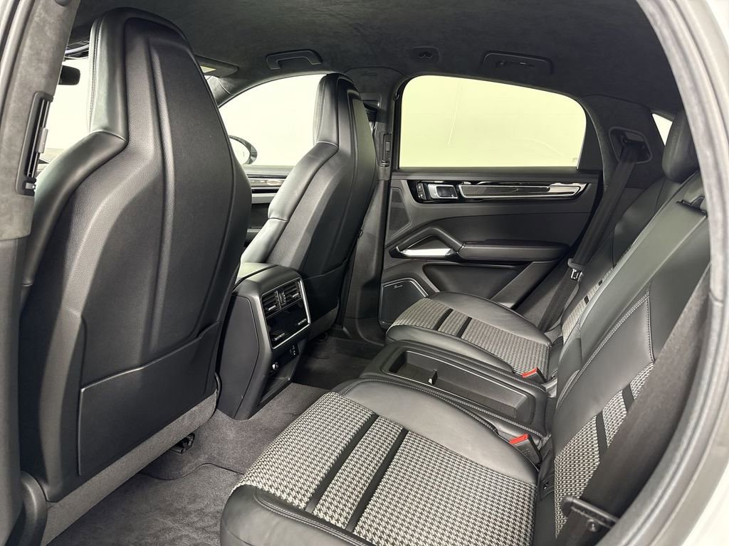 Certified 2023 Porsche Cayenne Turbo AWD/4WD image 26