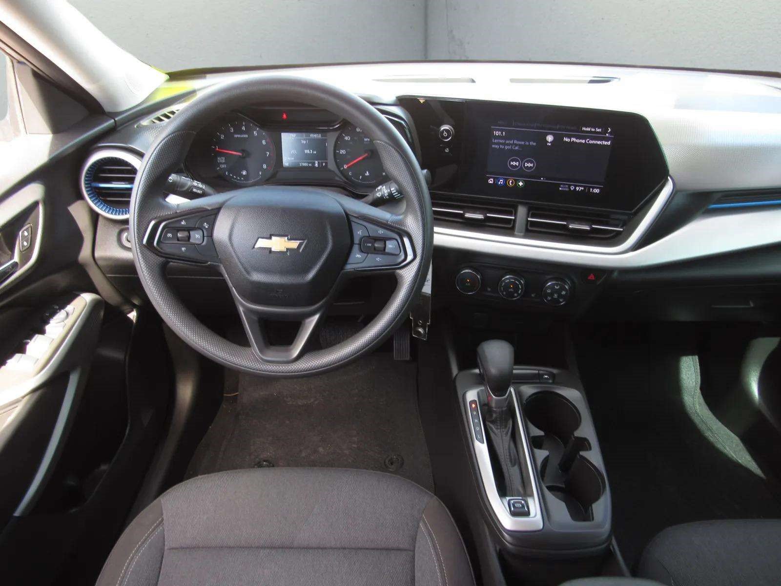 Used 2024 Chevrolet Trax LS w/ LS Convenience Package FWD image 16
