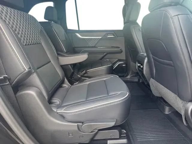 New 2026 GMC Acadia Denali w/ Super Cruise Package FWD image 17