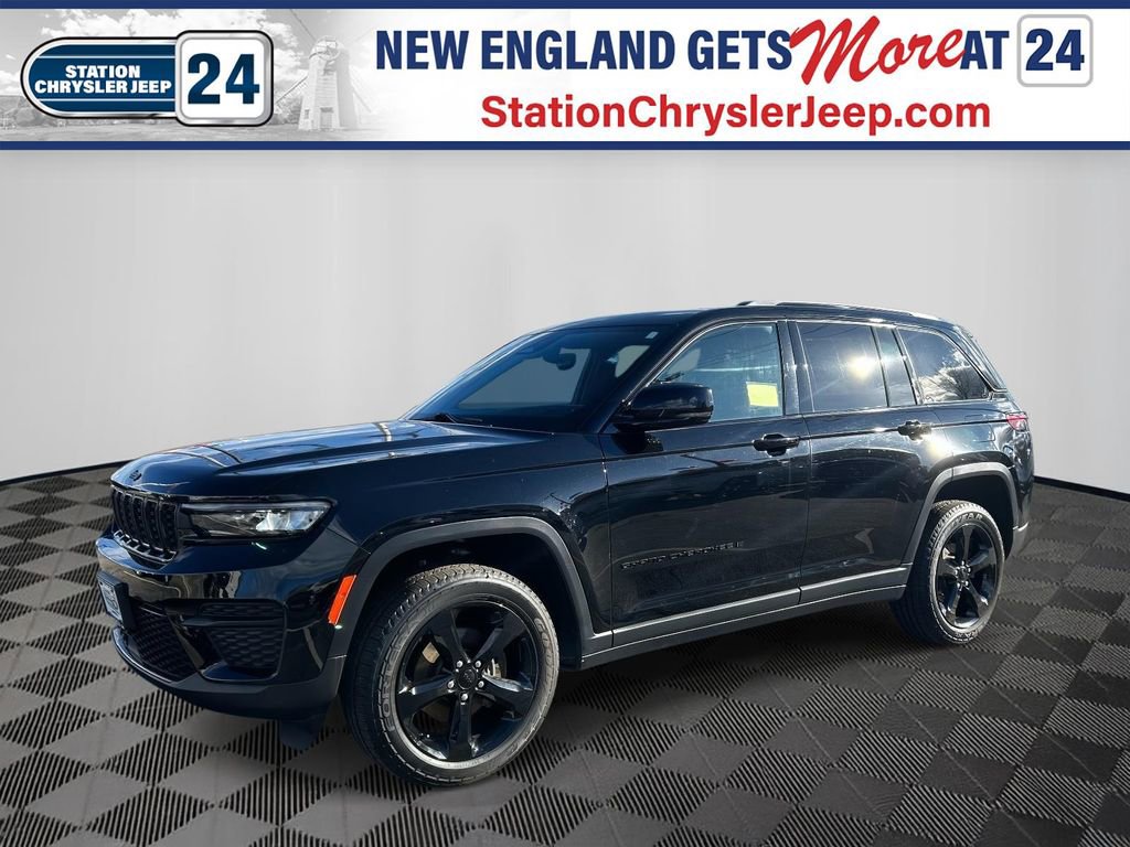 Used 2023 Jeep Grand Cherokee Altitude image 1
