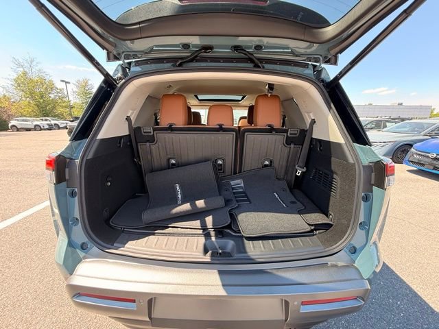 New 2026 Nissan Pathfinder Platinum w/ Cargo Package image 18
