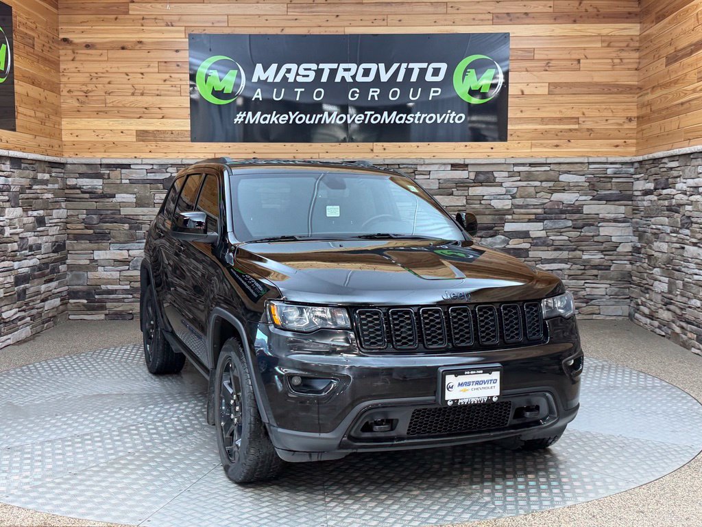 Used 2020 Jeep Grand Cherokee Laredo AWD/4WD image 3