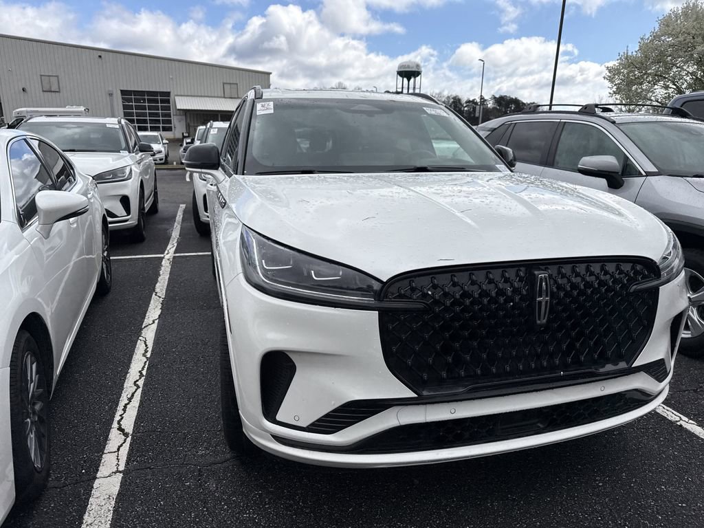 Used 2025 Lincoln Aviator Reserve w/ Equipment Group 201A image 2