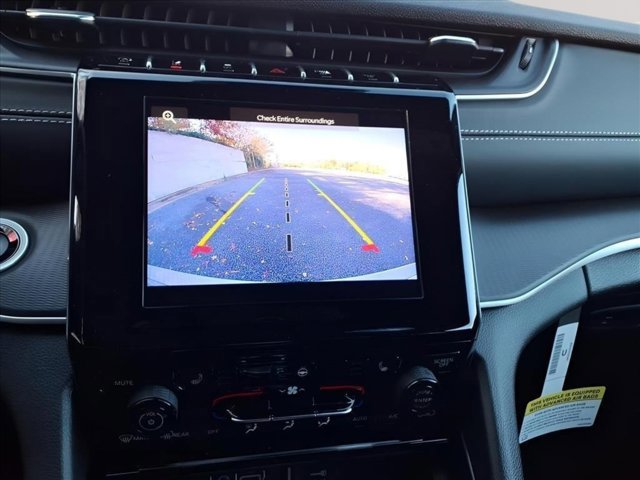 New 2025 Jeep Grand Cherokee Laredo X w/ Luxury Tech Group I image 14