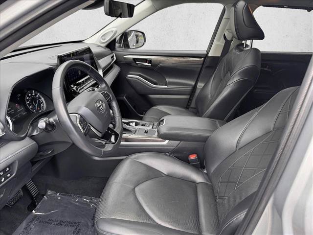 Certified 2020 Toyota Highlander Platinum AWD/4WD image 10