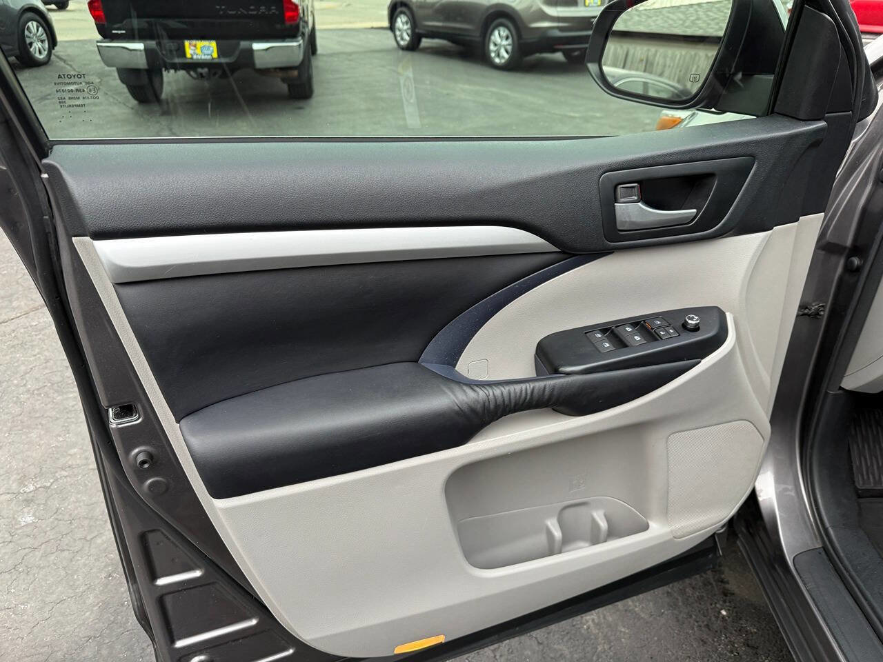 Used 2016 Toyota Highlander XLE AWD/4WD image 57