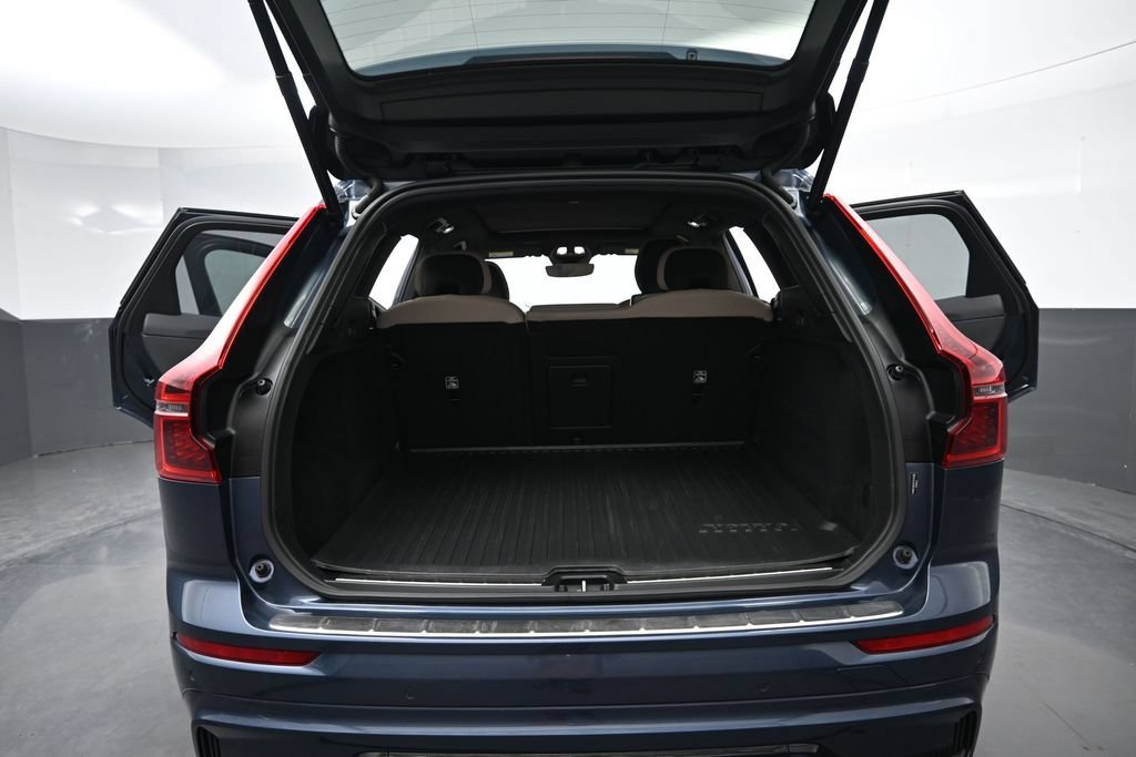 Used 2026 Volvo XC60 B5 Plus AWD/4WD image 18