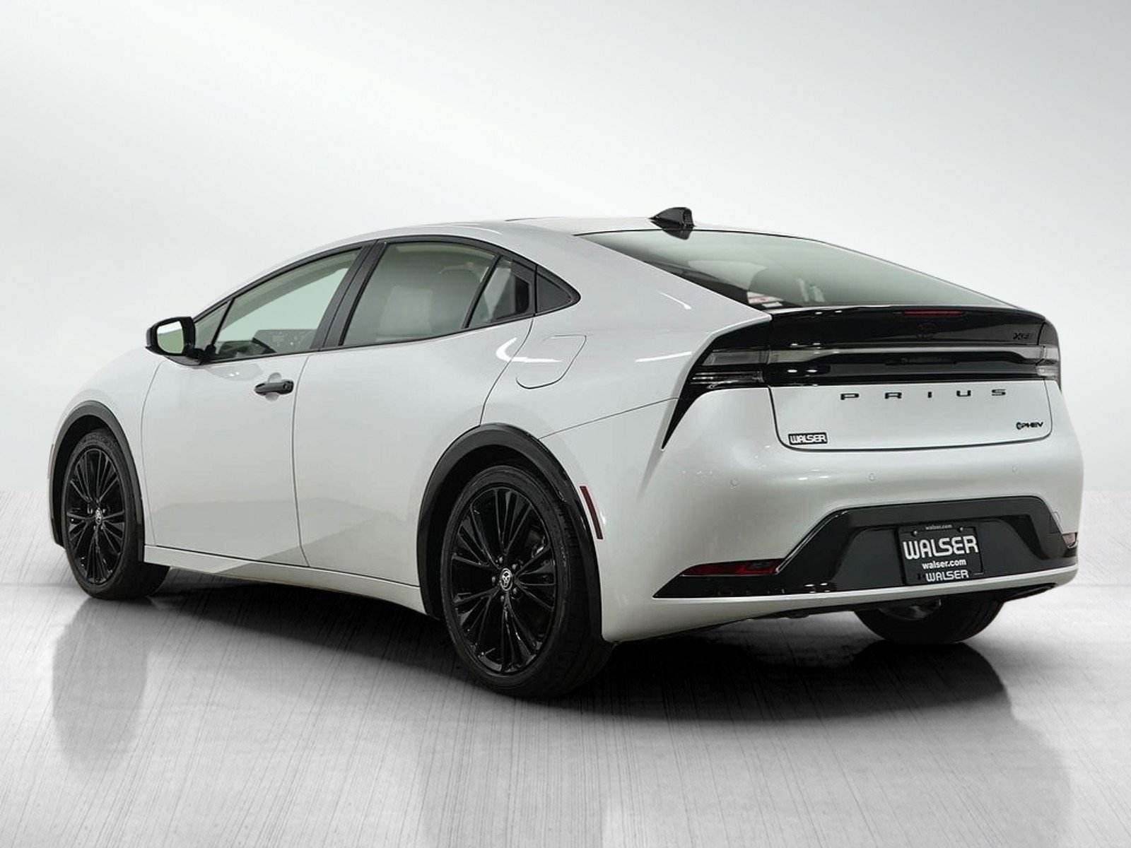 Used 2026 Toyota Prius Plug-In Hybrid image 3