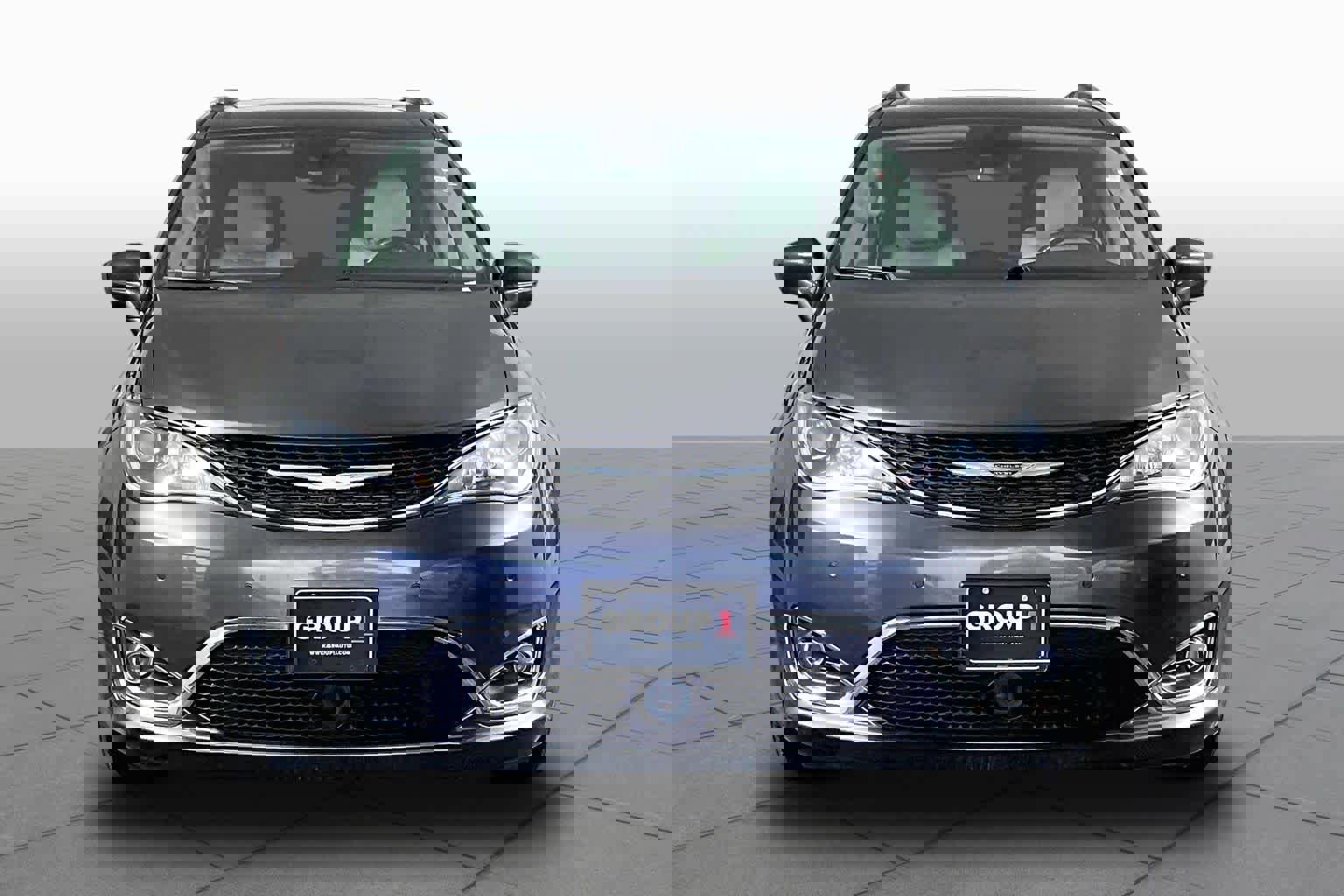 Used 2020 Chrysler Pacifica Touring-L Plus w/ Tire & Wheel Group FWD image 4