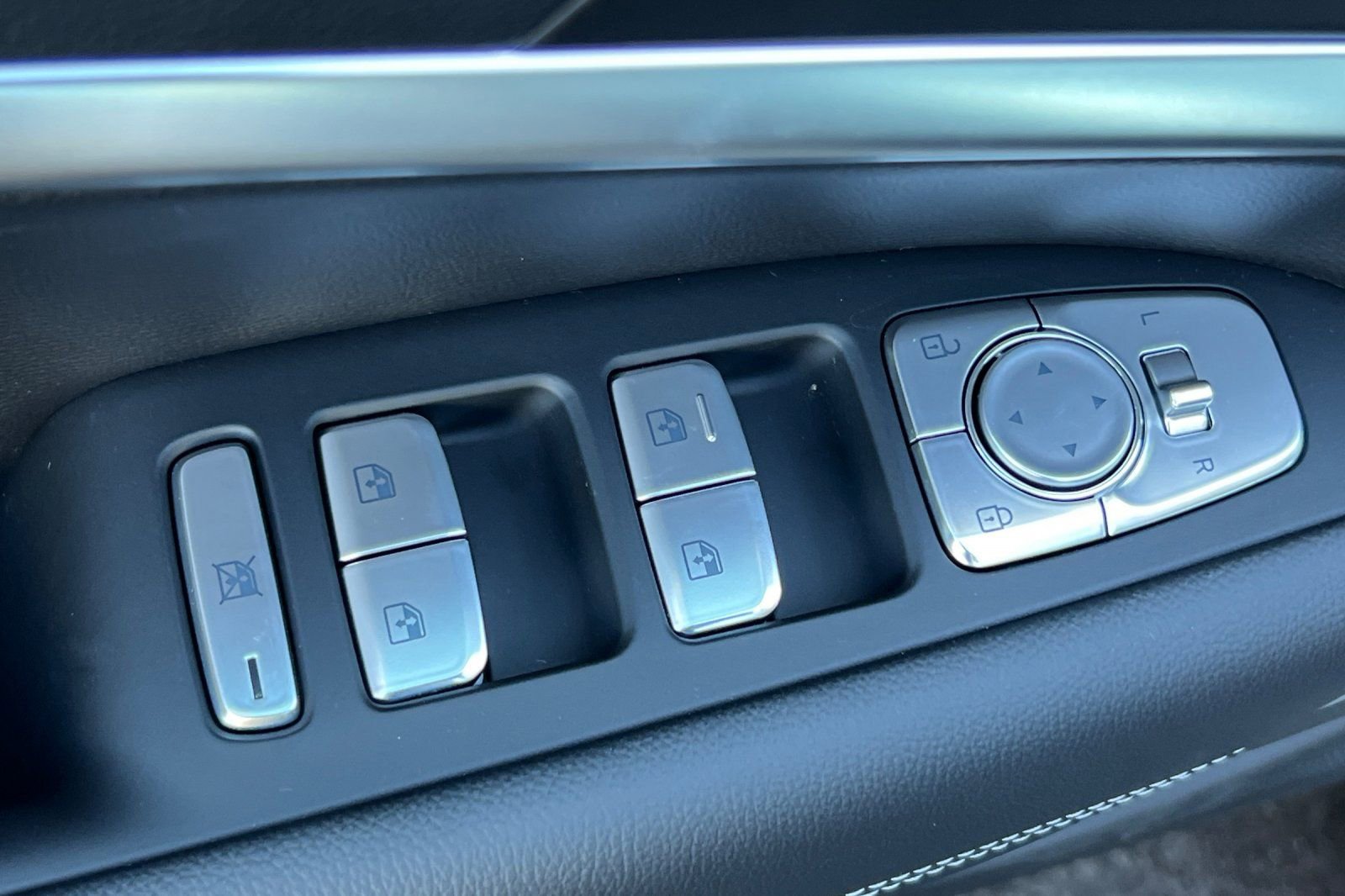 Used 2026 Genesis G70 2.5T image 14