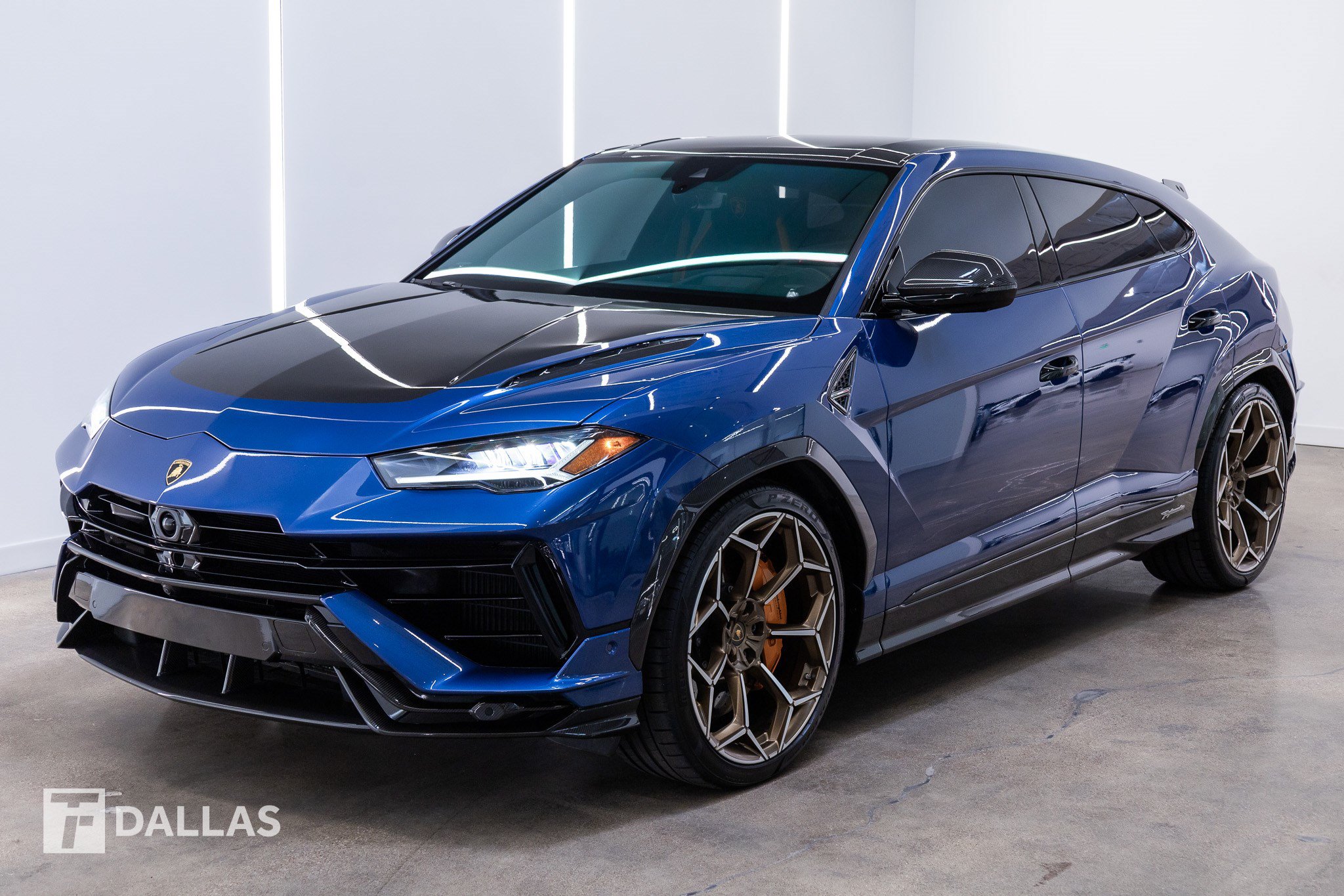Used 2023 Lamborghini Urus Performante AWD/4WD image 2
