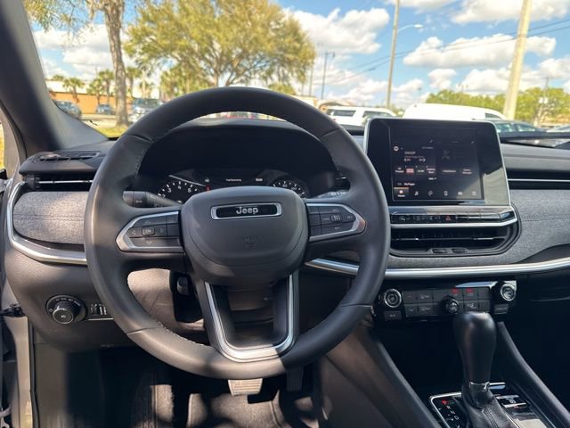 Used 2025 Jeep Compass Latitude image 26