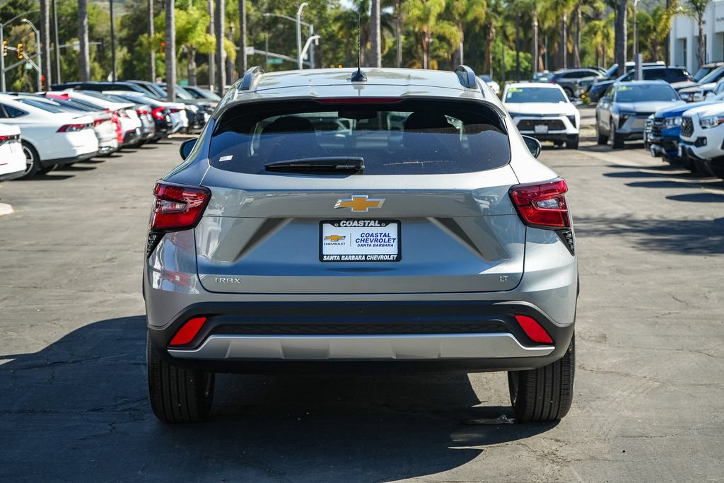 New 2026 Chevrolet Trax LT w/ Sunroof Package FWD image 5