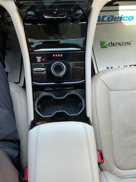 Used 2022 Jeep Grand Cherokee L Limited w/ Black Appearance Package image 9