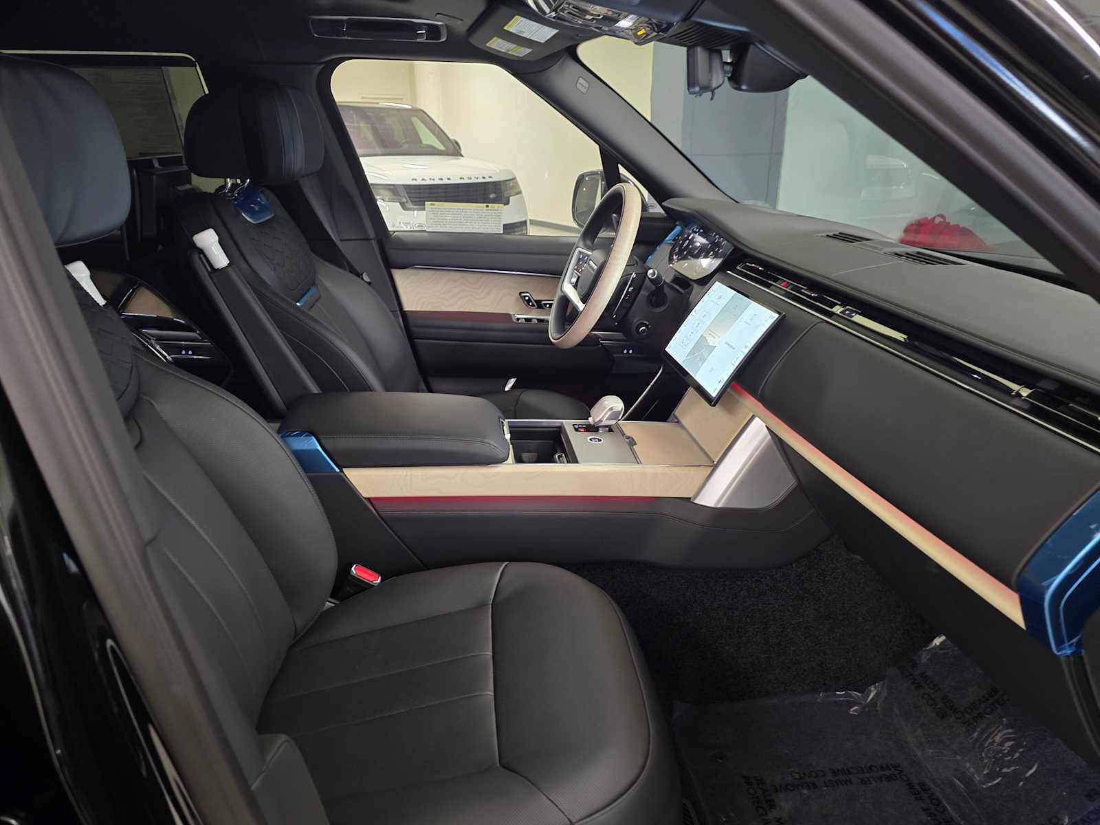 New 2025 Land Rover Range Rover SV image 11