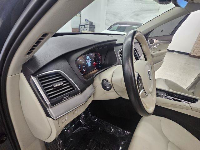 Used 2021 Volvo XC90 T5 Momentum w/ Climate Package AWD/4WD image 9