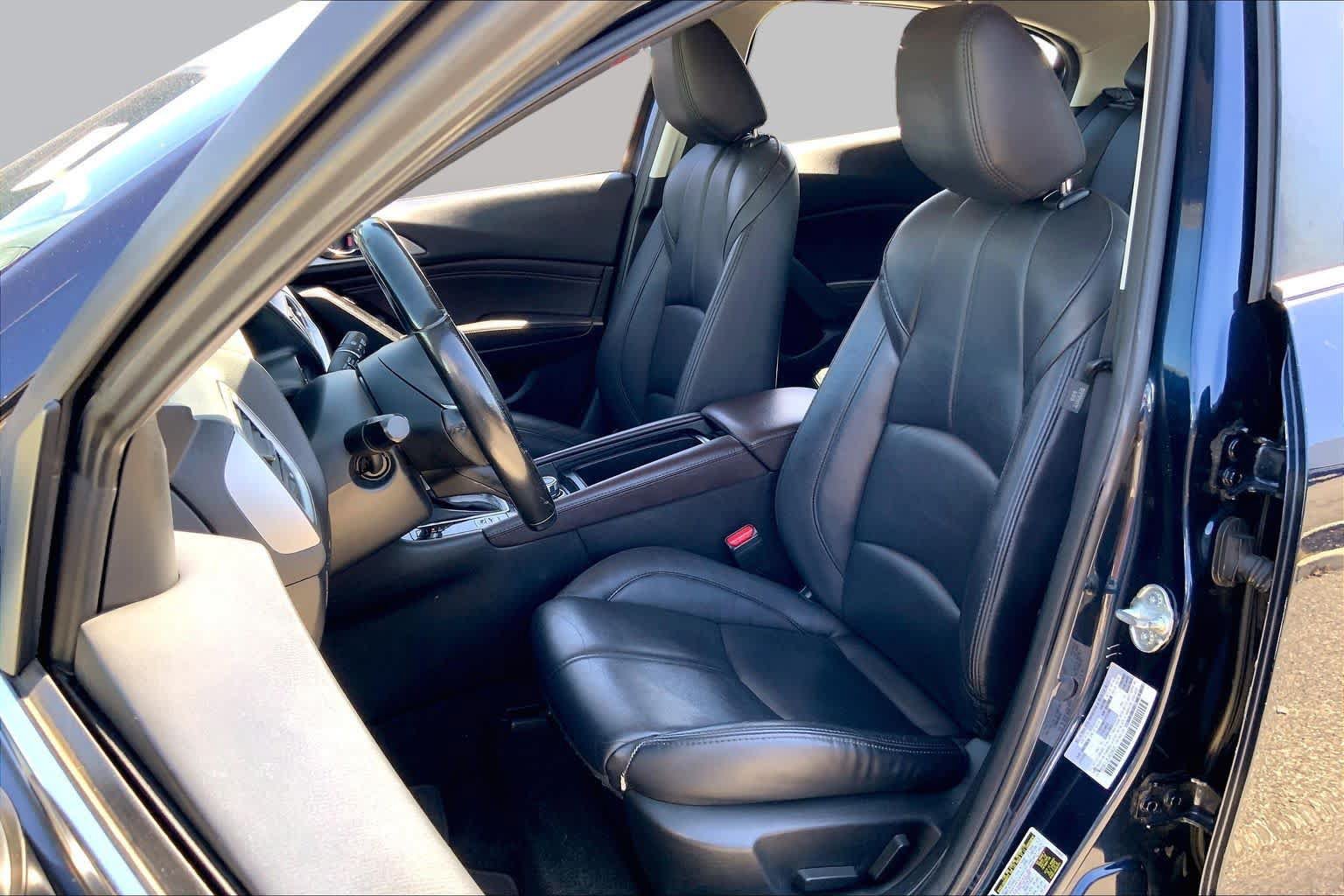 Used 2018 MAZDA MAZDA3 Touring FWD image 9