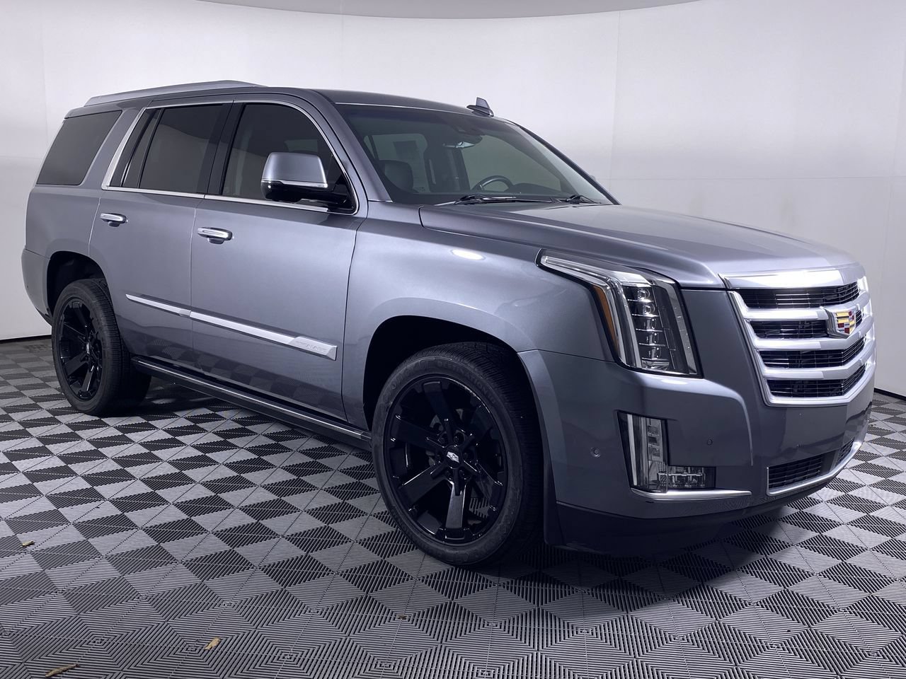 Certified 2018 Cadillac Escalade Premium Luxury AWD/4WD image 23