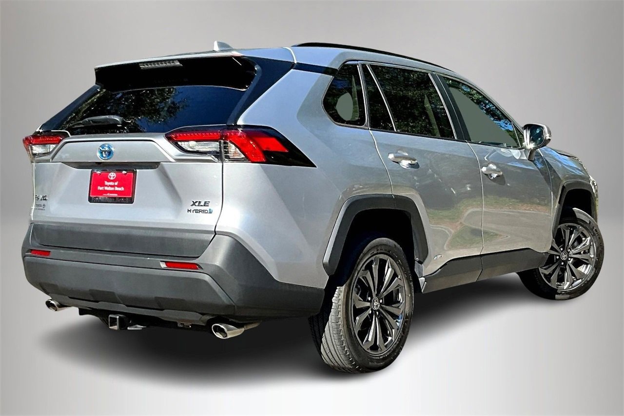 Used 2022 Toyota RAV4 XLE Premium image 5