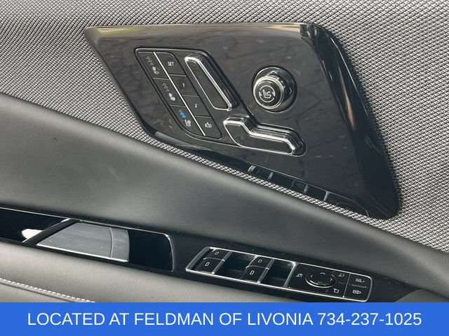 Used 2025 Cadillac Optiq Luxury 2 AWD/4WD image 23