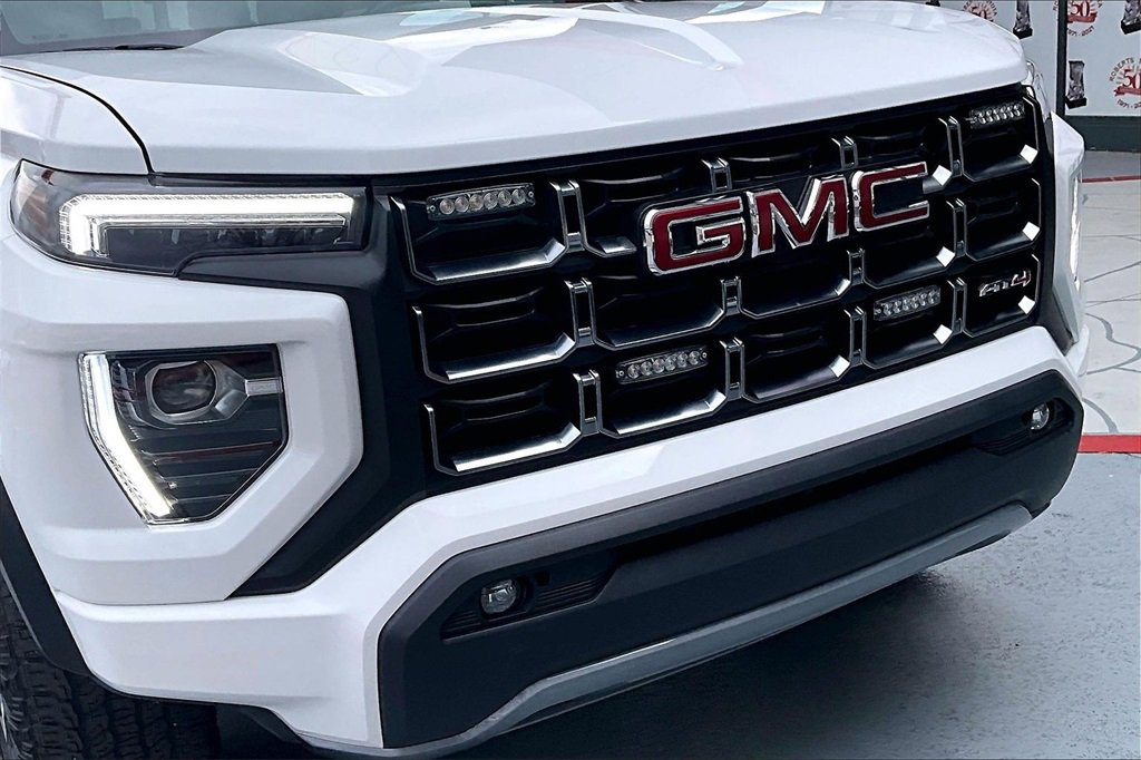 Used 2024 GMC Canyon AT4 image 31