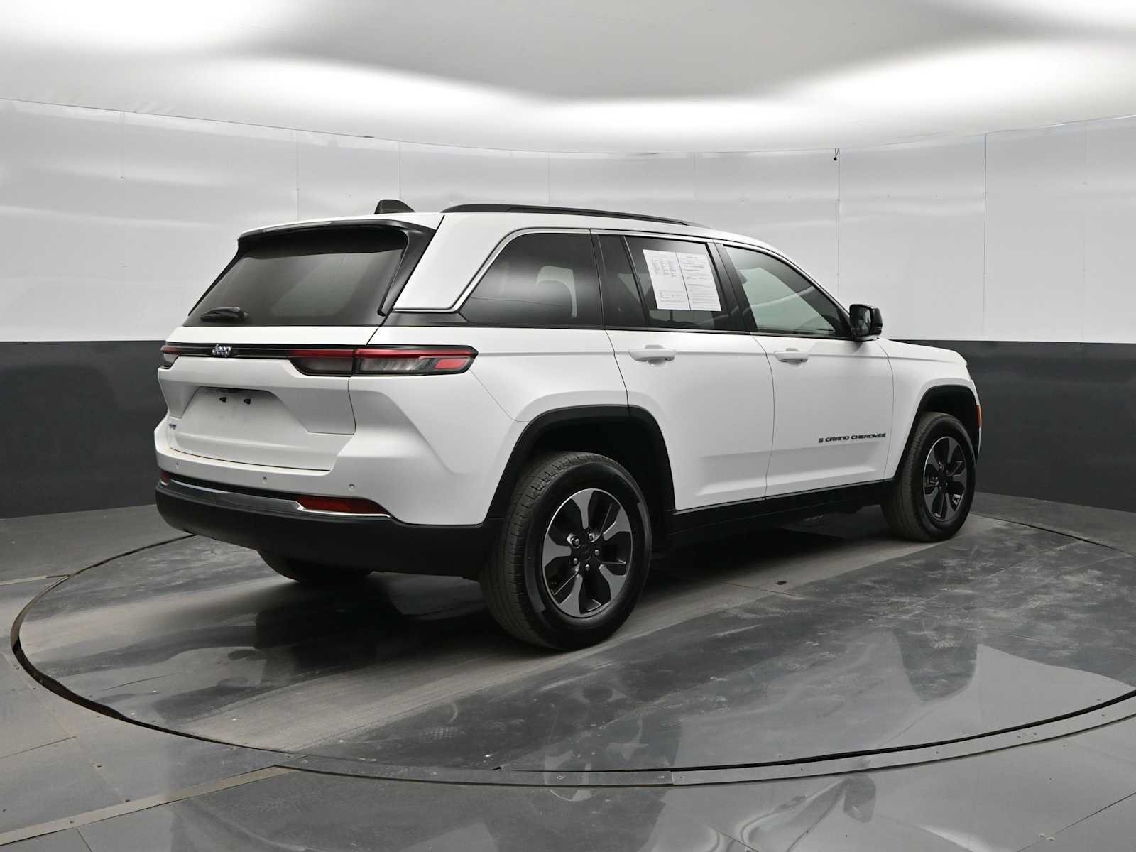 Used 2024 Jeep Grand Cherokee Limited 4xe AWD/4WD image 7