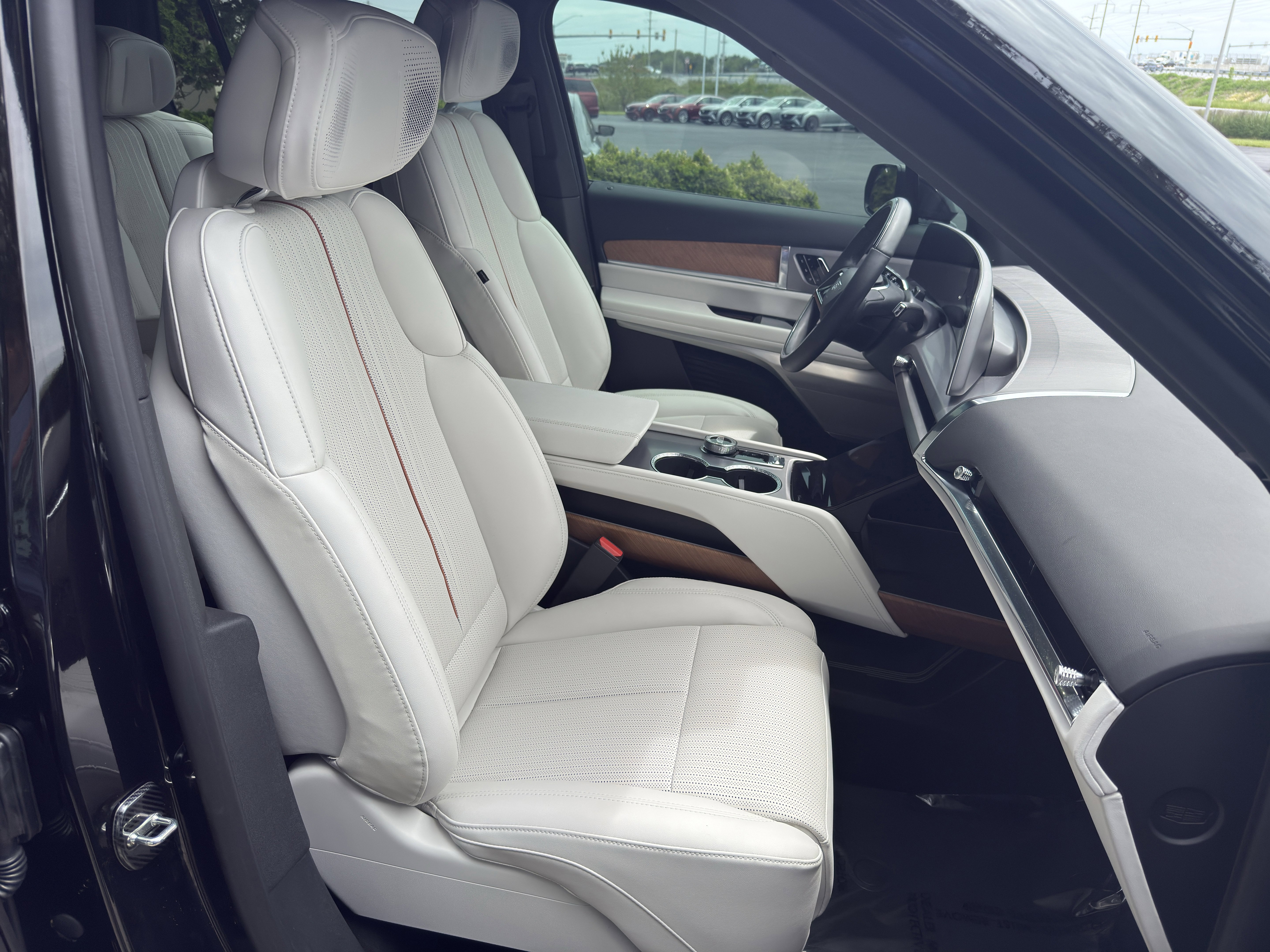 Used 2026 Cadillac Vistiq Sport w/ LPO, Floor Liner Package AWD/4WD image 21