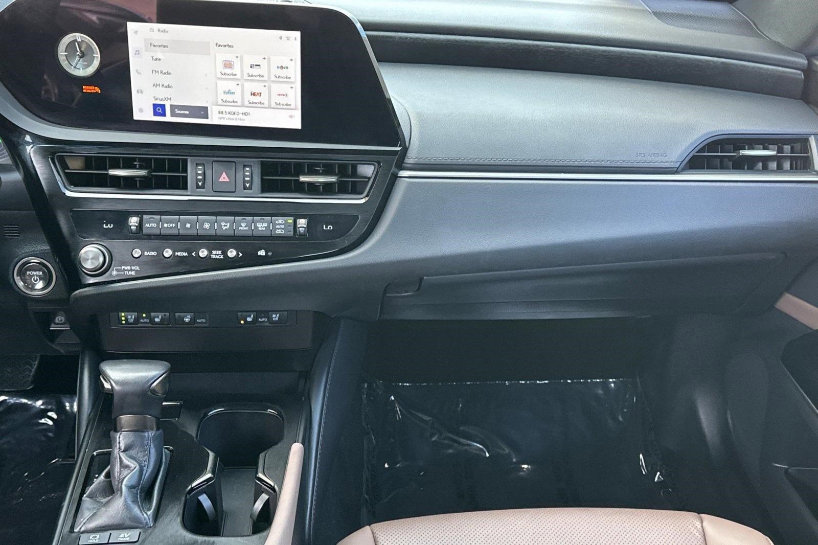 Used 2025 Lexus ES 300h w/ Premium Package image 29