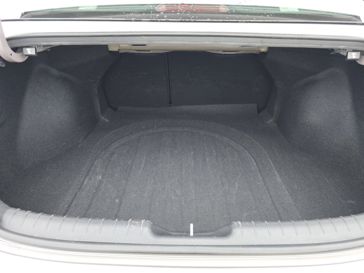 Used 2025 Hyundai Elantra SEL image 17