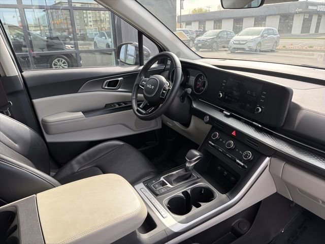 Used 2024 Kia Carnival LX image 12