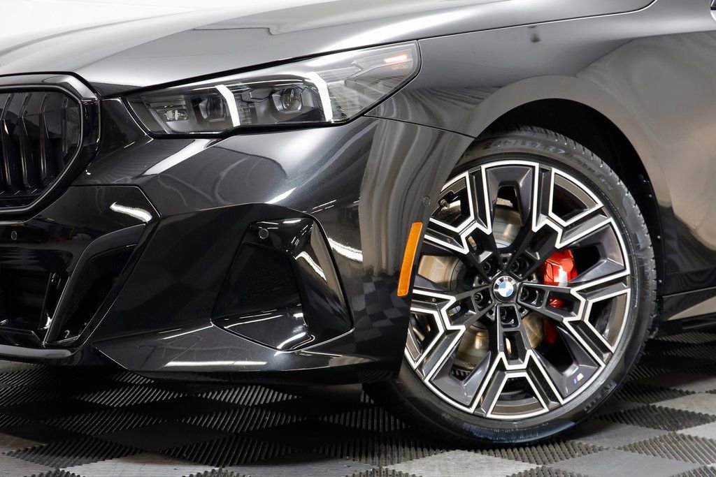 New 2026 BMW 530i xDrive w/ M Sport Package image 3