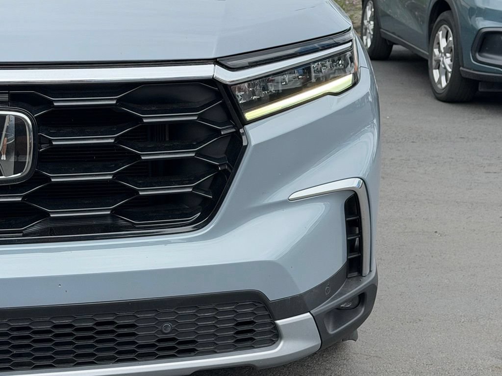 Certified 2023 Honda Pilot Touring image 2