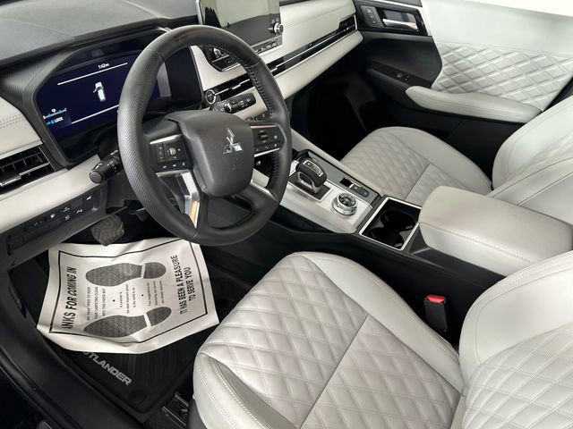 Used 2025 Mitsubishi Outlander 4WD Plug-In Hybrid image 24