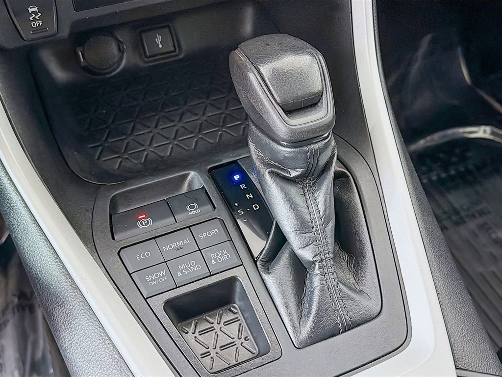 Used 2021 Toyota RAV4 LE image 33